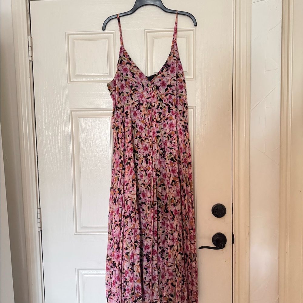 Floral Pink Pleated Maxi Dress